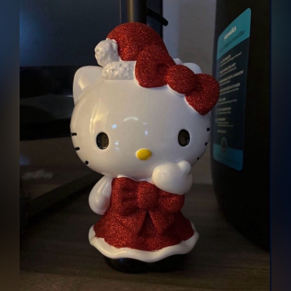 Hello Kitty Festive CHRISTMAS soap pump